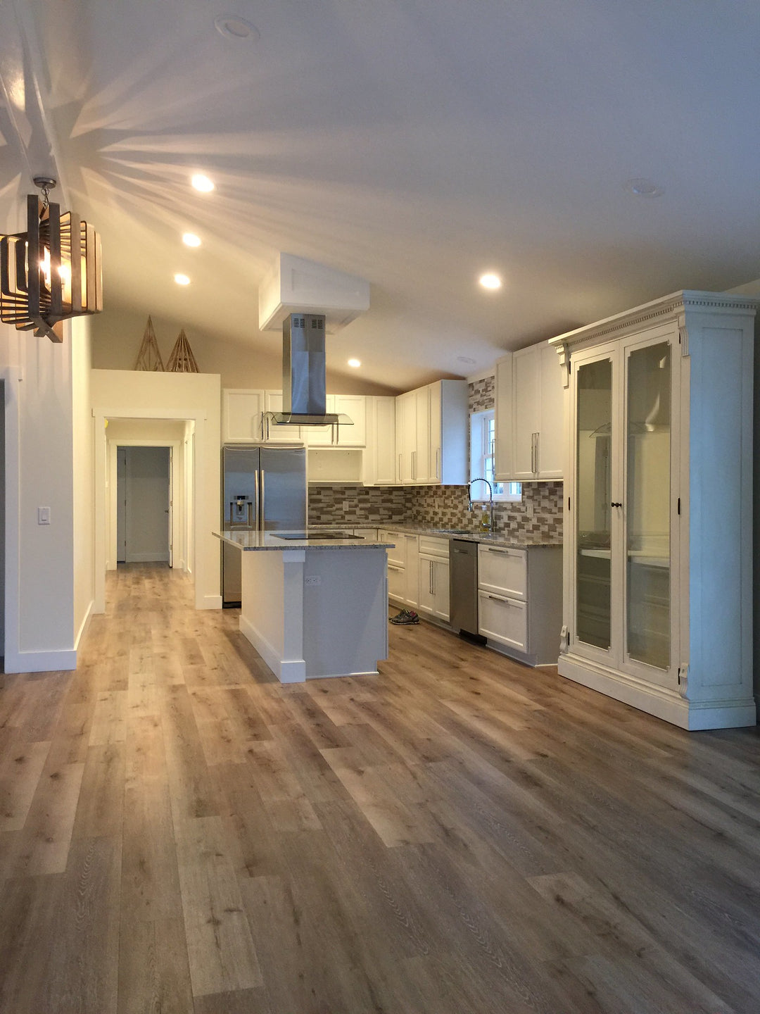 Builder's Choice - Aged Hickory – Hawaii-Flooring-Solutions